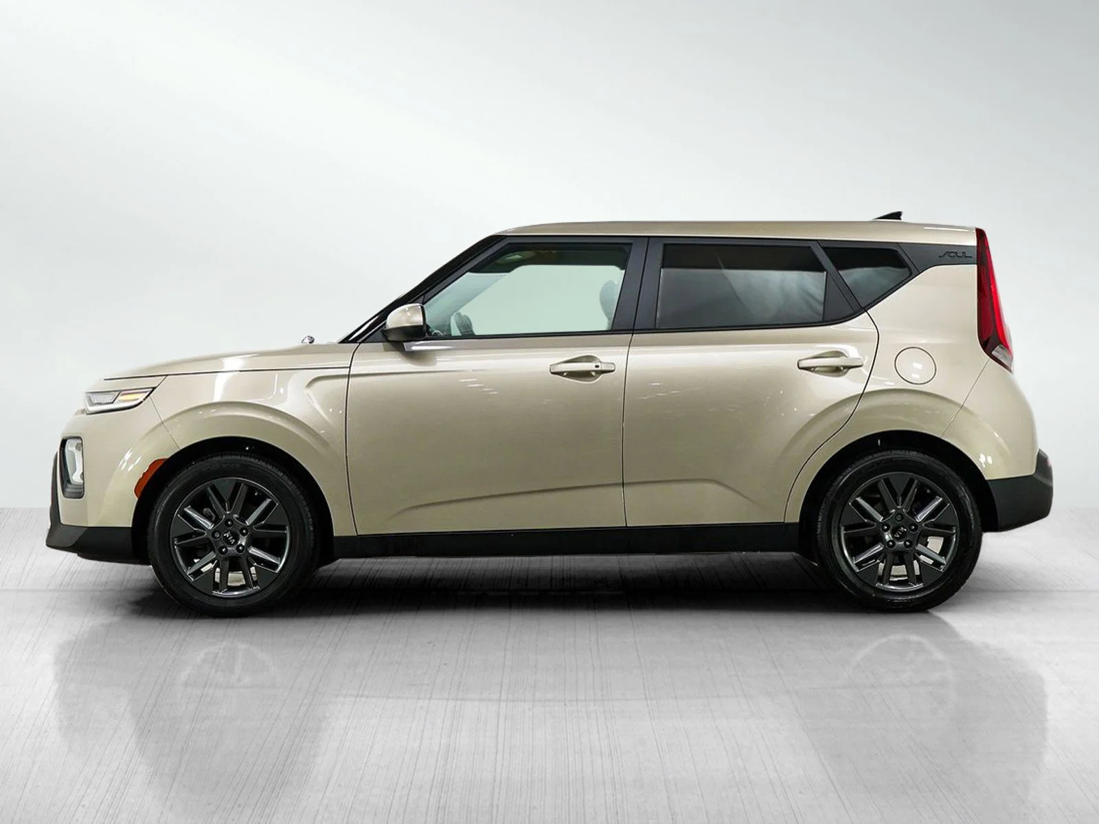 Used 2020 Kia Soul EX with VIN KNDJ33AU0L7116888 for sale in Minneapolis, Minnesota