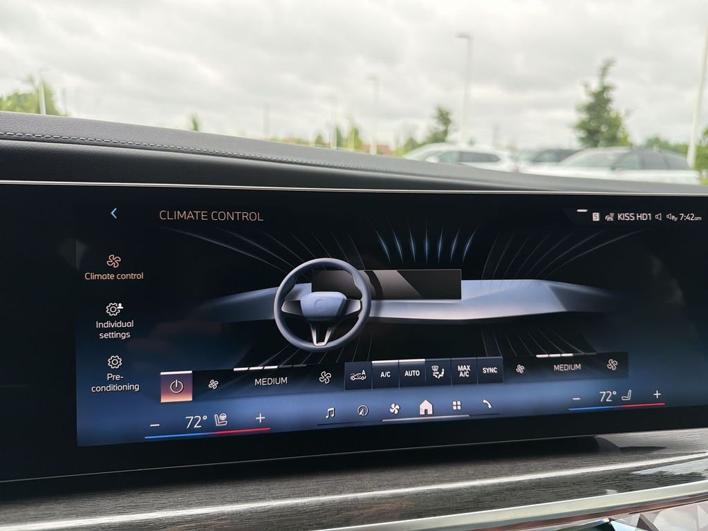 Used 2026 Gray BMW 760i xDrive image 17