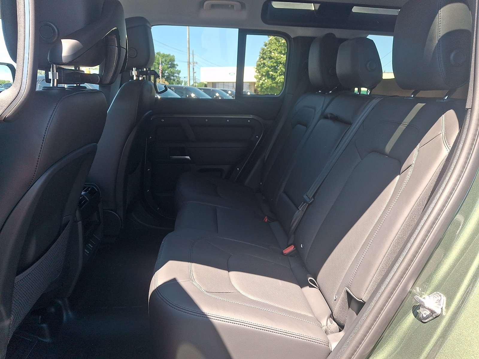 New 2026 Woolstone Green Land Rover X-Dynamic SE image 5