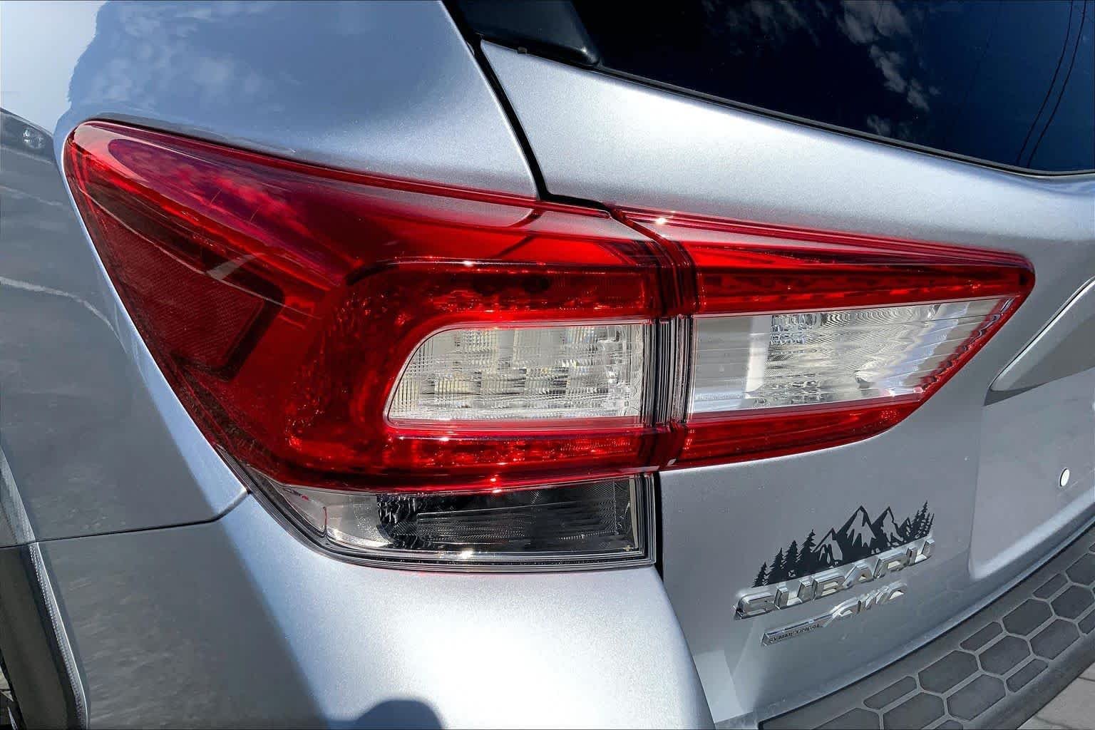 Used 2019 WHITE Subaru Premium image 25