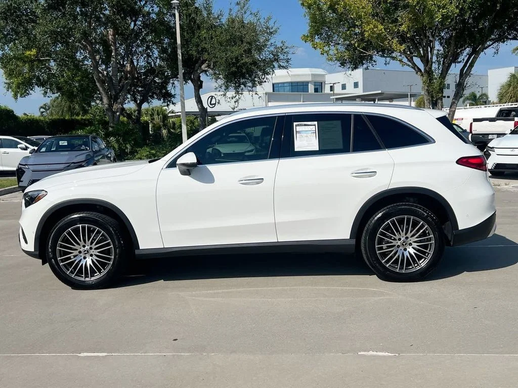 Used 2025 Polar White Mercedes-Benz GLC 300 image 4