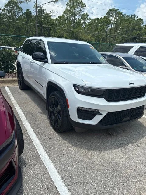Used 2023 Bright White Clearcoat Jeep Limited image 2