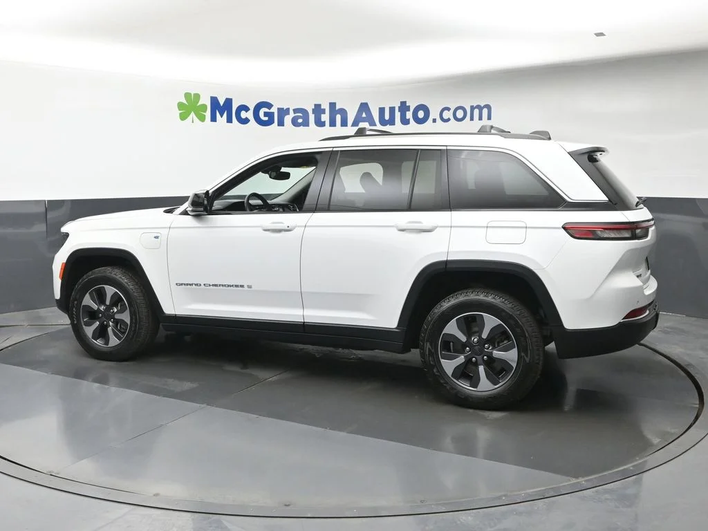 Used 2022 White Jeep 4xe image 24