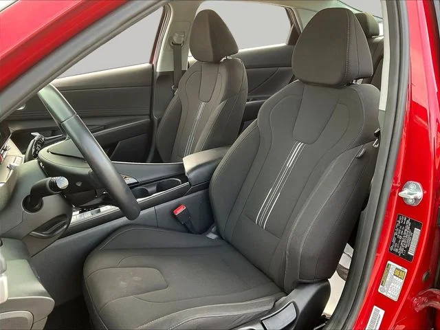 Used 2025 Red Hyundai SEL Convenience image 22