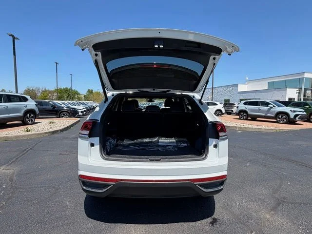 New 2026 White Volkswagen 2.0T SE image 3