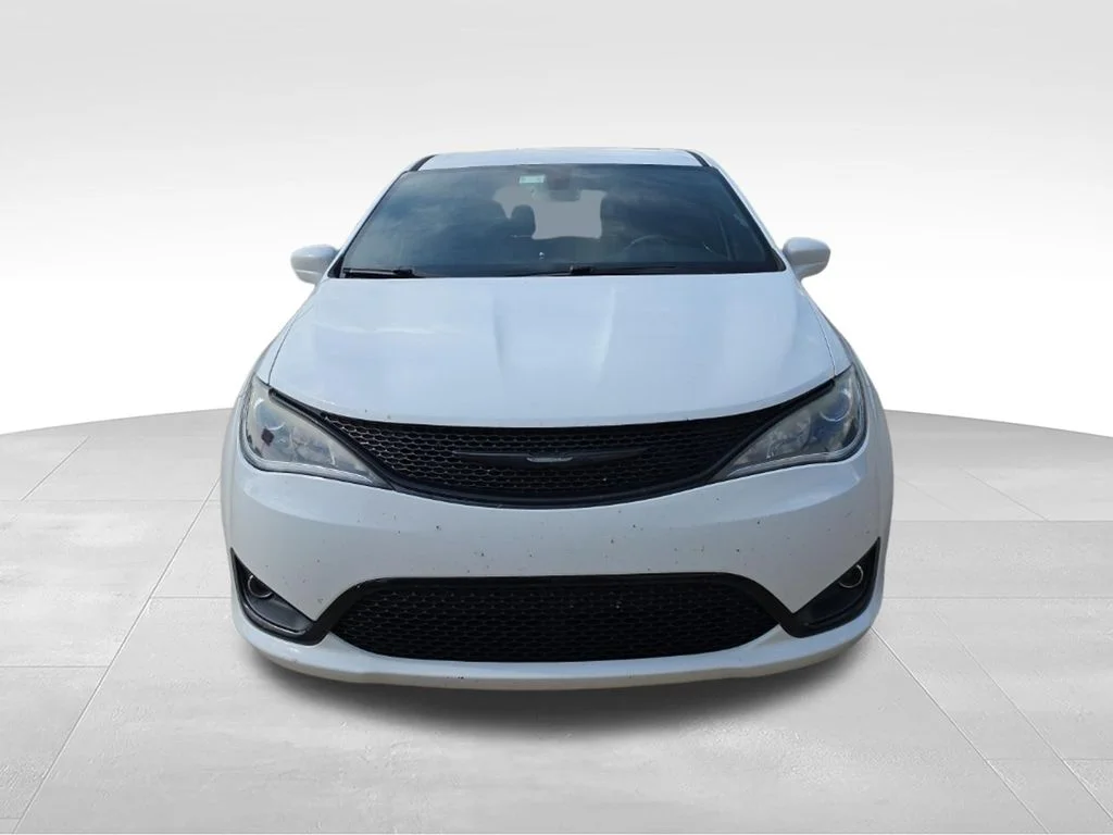 Used 2020 White Chrysler Touring image 4