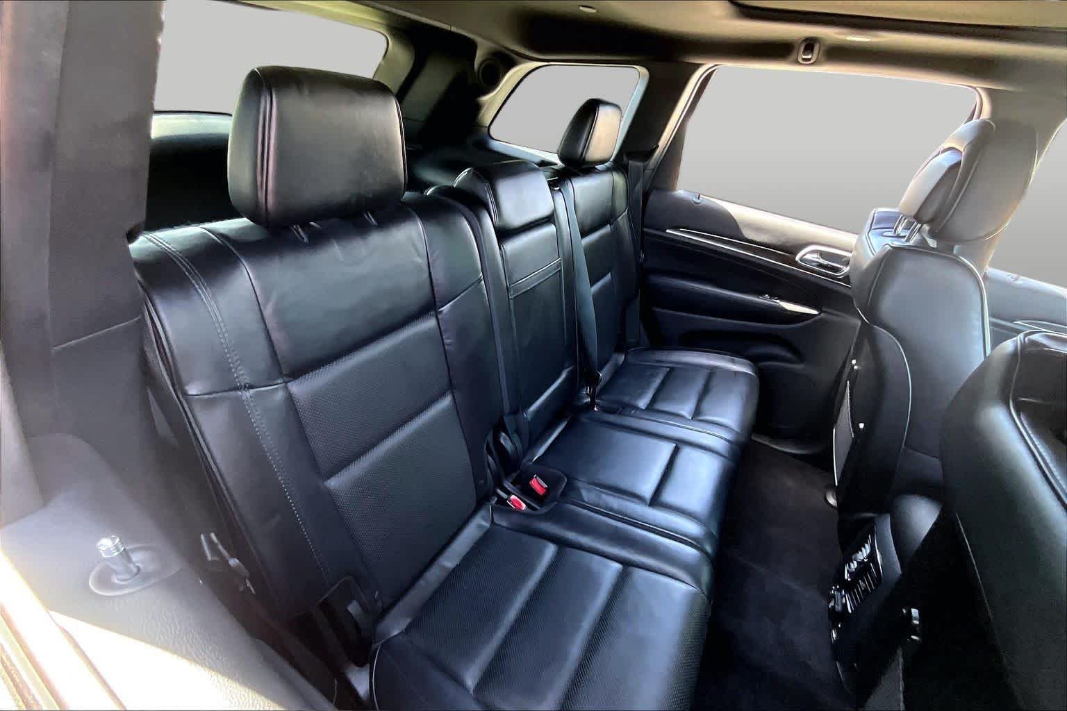 Used 2018 Diamond Black Crystal Pearlcoat Jeep Overland image 20