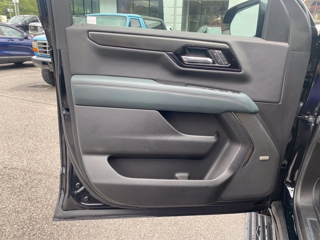 2026 GMC Yukon AT4 - Photo 30