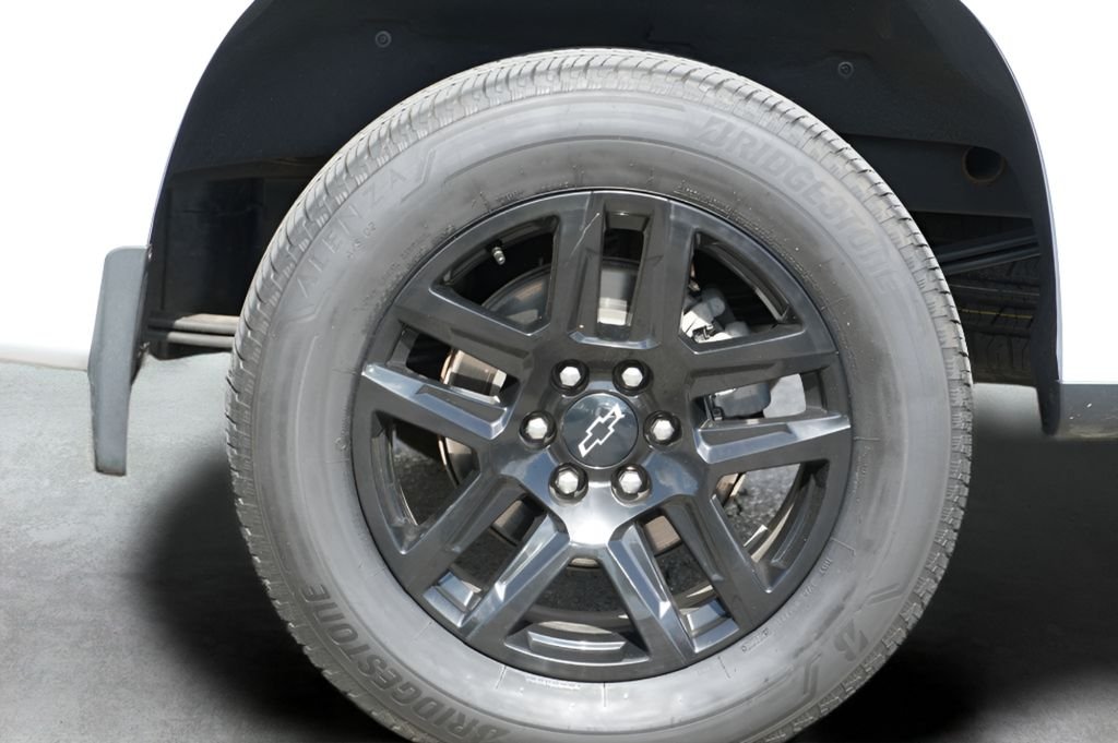 Used 2024 Summit White Chevrolet RST image 13