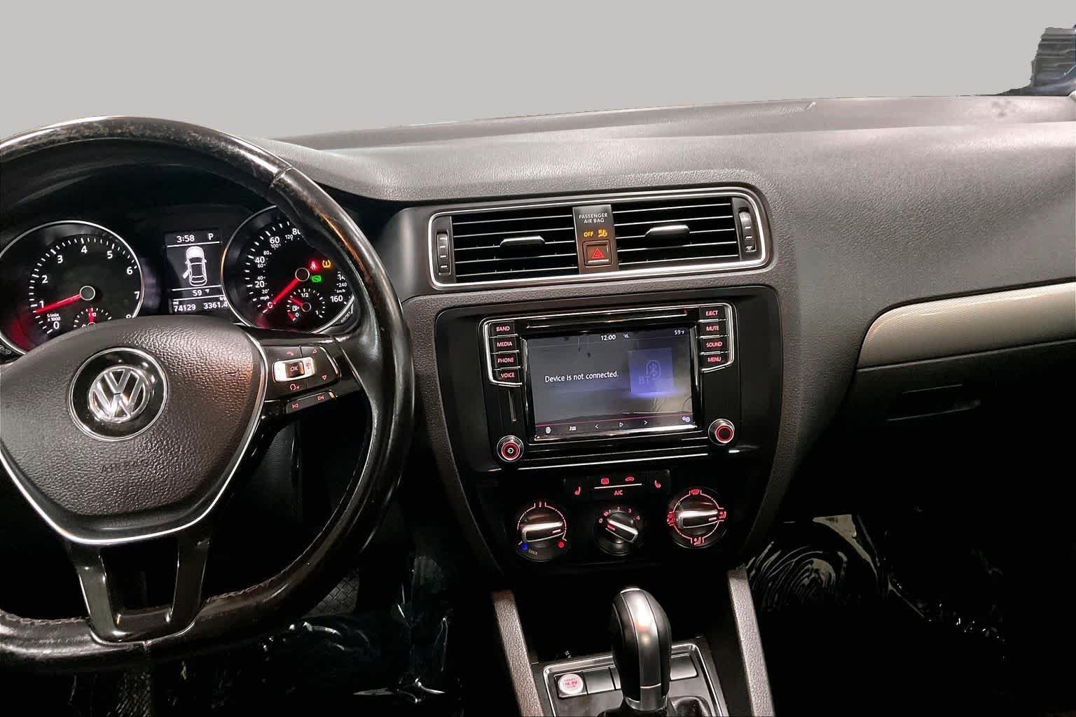 Used 2017 Platinum Gray Metallic Volkswagen 1.4T SE image 7