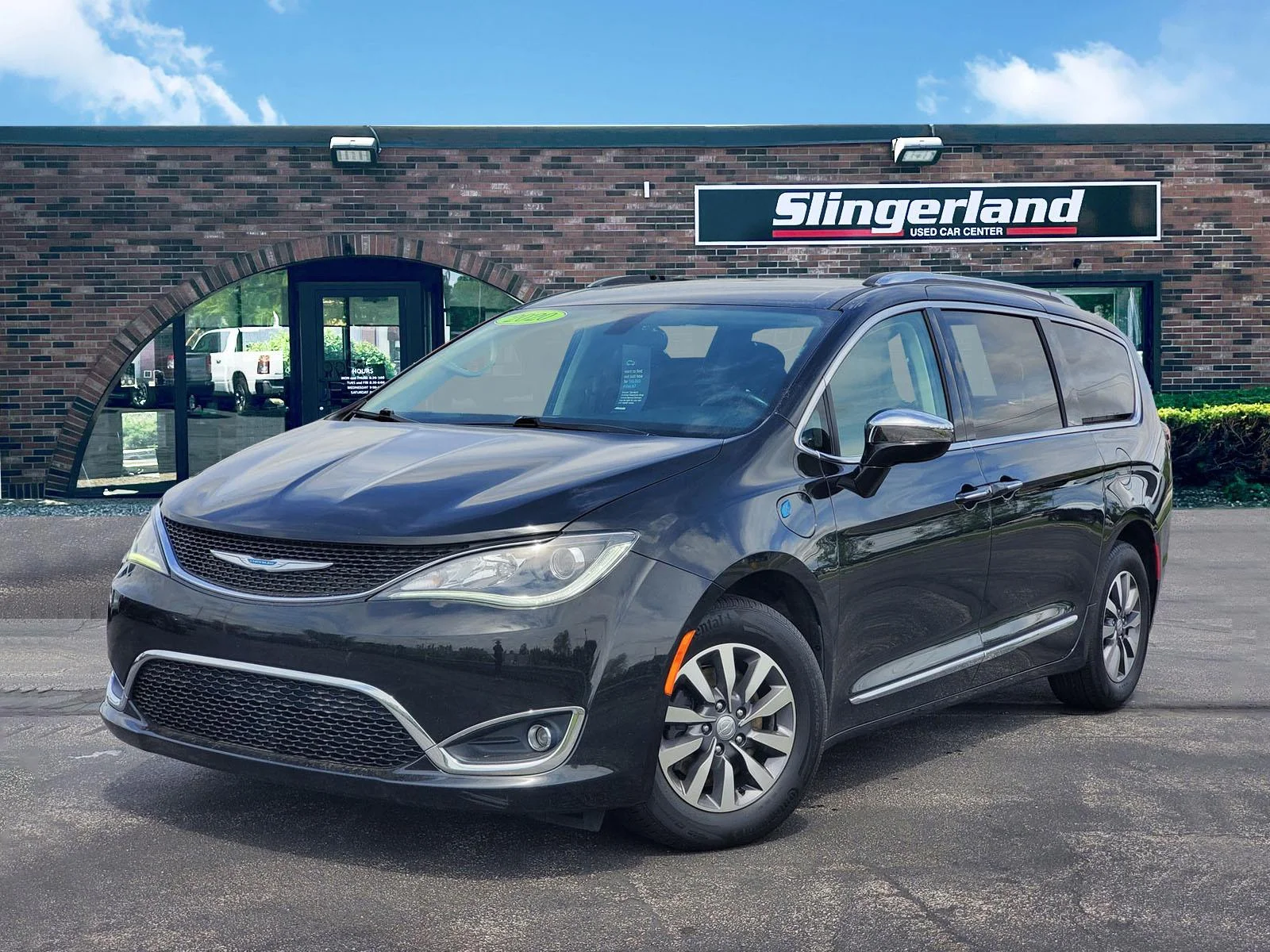 2020 Chrysler Pacifica Hybrid Limited's photo