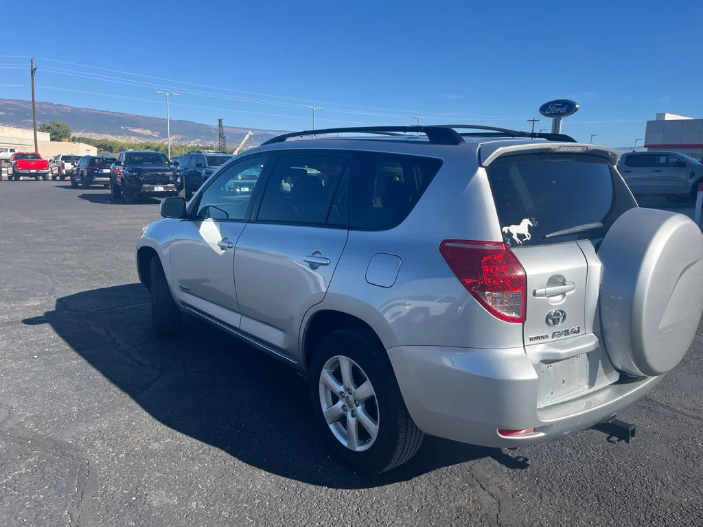 Used 2008 Classic Silver Metallic Toyota Limited image 7