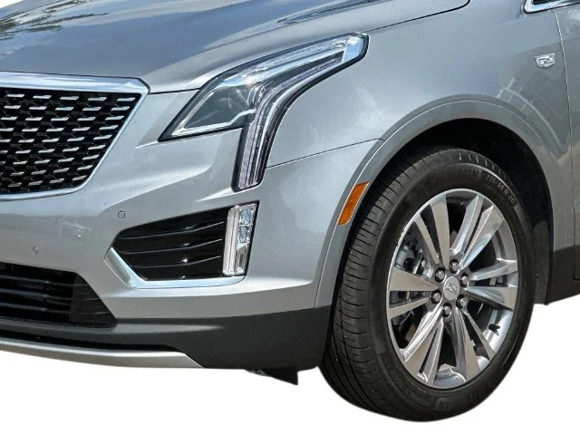 Used 2025 Silver Cadillac Premium Luxury image 9