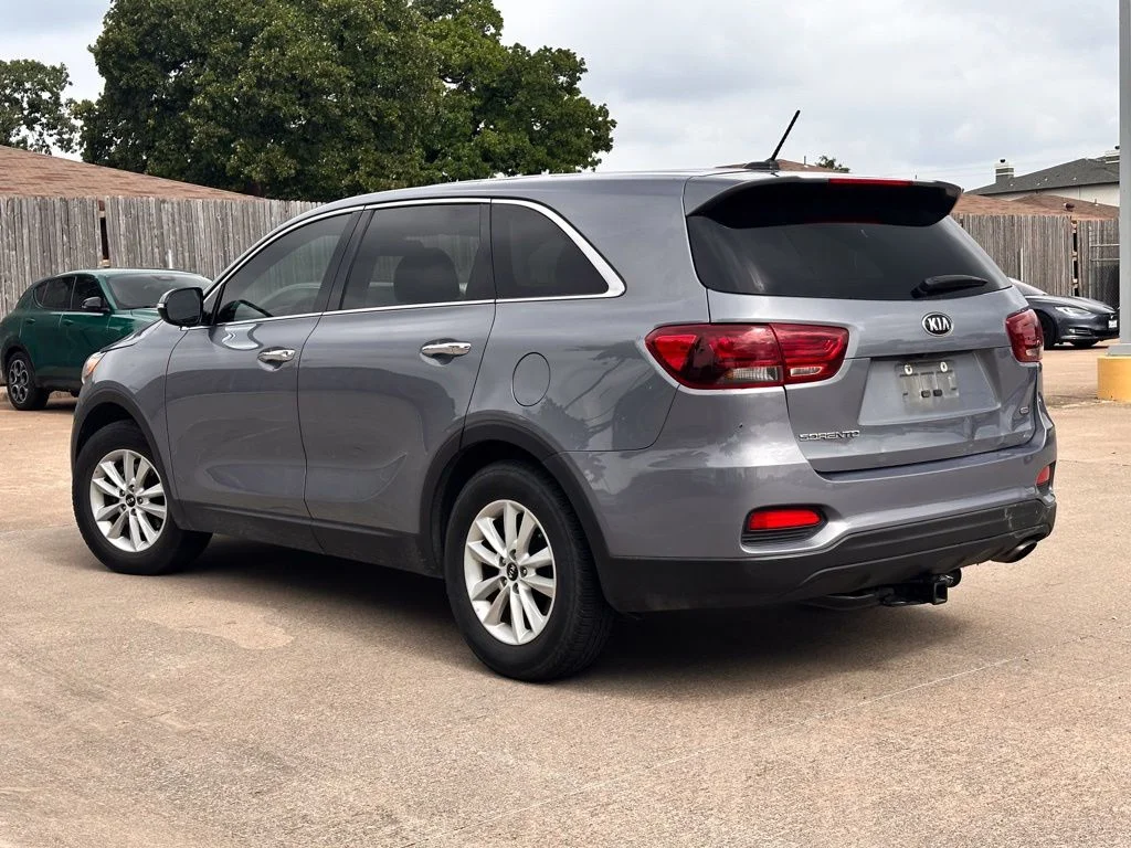 Used 2020 Silver Kia L image 3