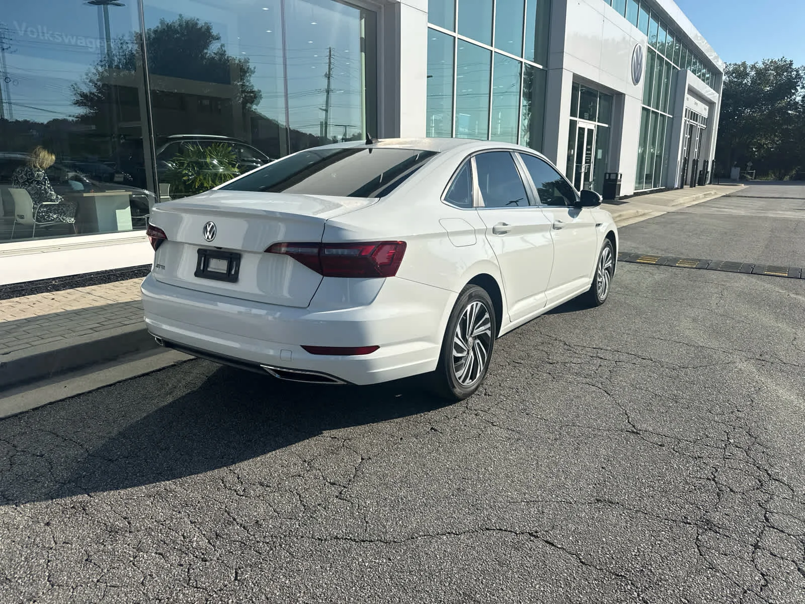 Used 2020 Pure White Volkswagen SEL Premium image 7