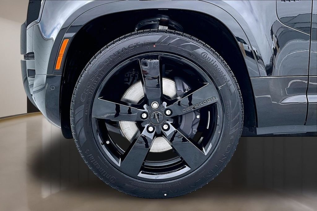 New 2026 Black Land Rover X-Dynamic SE image 13