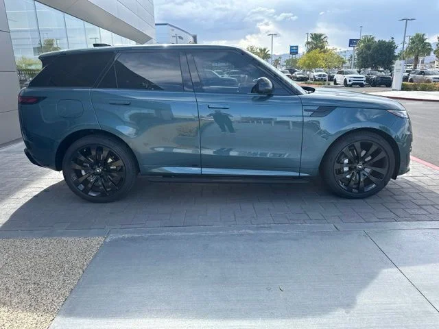 Used 2025 Green Land Rover Dynamic SE image 4