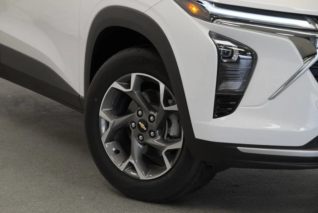 New 2026 Summit White Chevrolet LT image 10