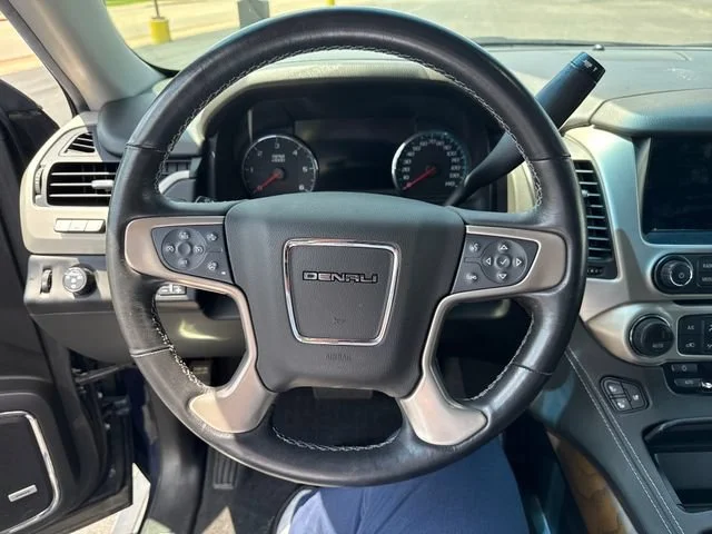 Used 2020 DARK SAPPHIRE BLUE METALLIC GMC Denali image 18