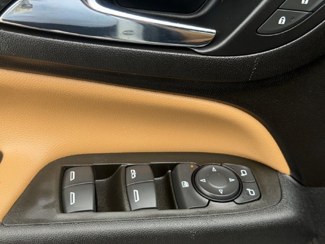 Used 2021 IRIDESCENT PEARL TRICOAT Chevrolet Premier image 19