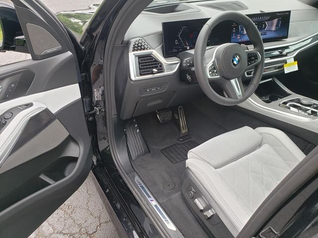 New 2026 Black Sapphire Metallic BMW xDrive40i image 12