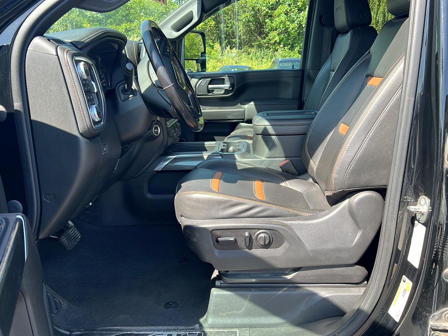 Used 2021 Onyx Black GMC AT4 image 4