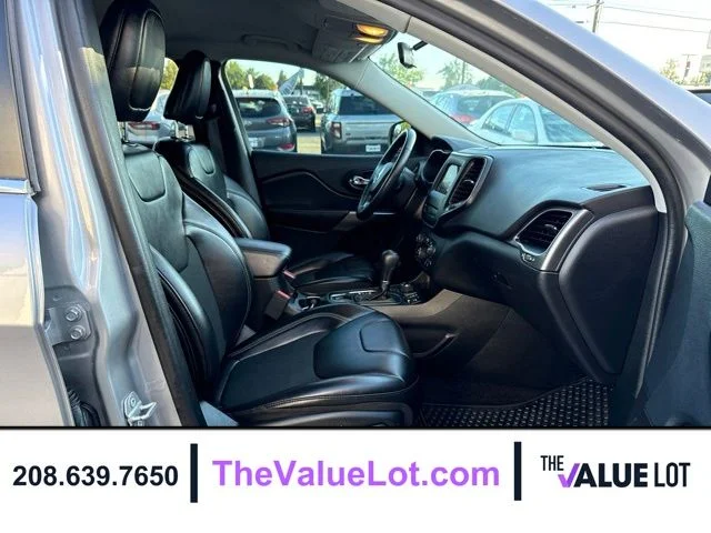 Used 2019 Silver Jeep Latitude Plus image 13