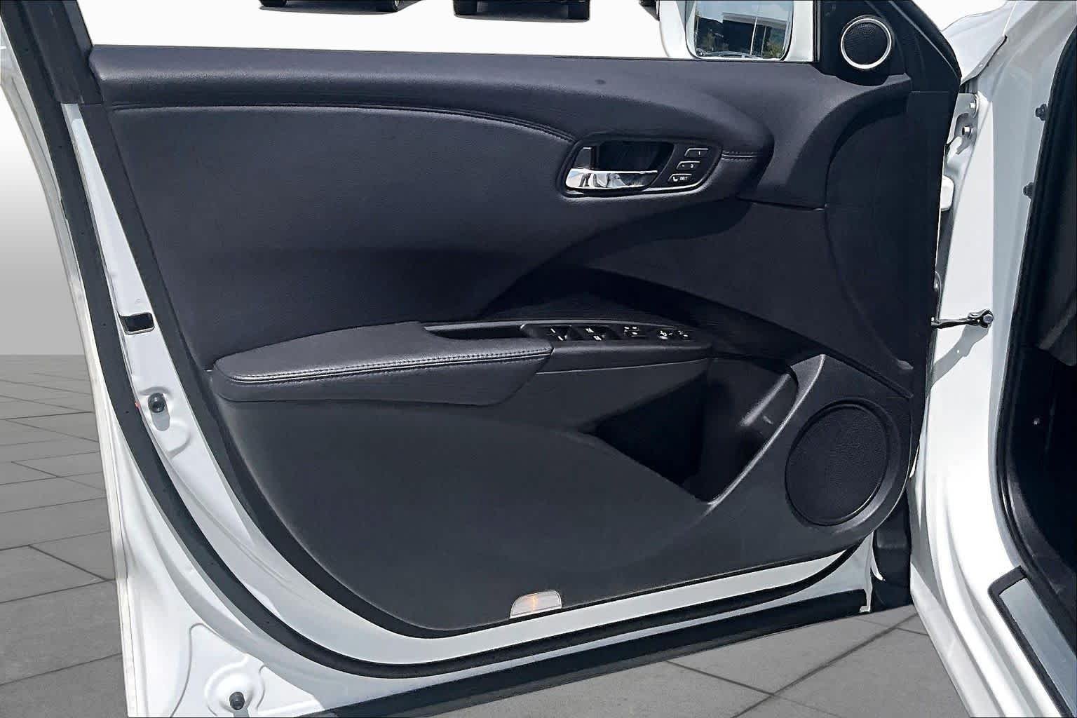 Used 2018 White Diamond Pearl Acura w/Advance Pkg image 24