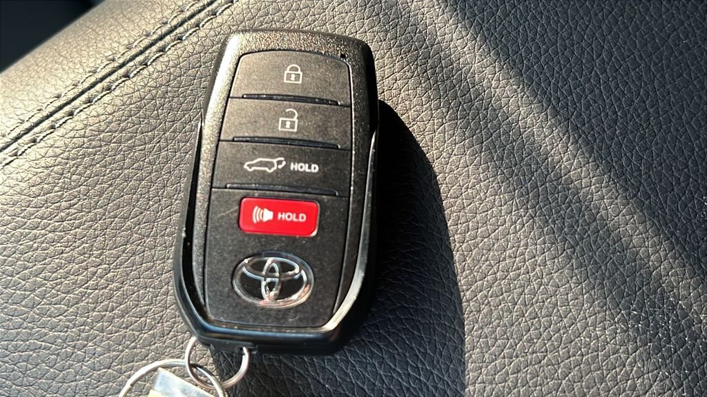 Used 2025  Toyota Base image 28
