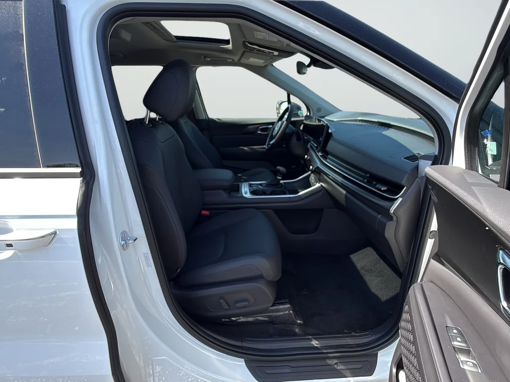New 2026 Snow White Pearl Kia SX Prestige image 9