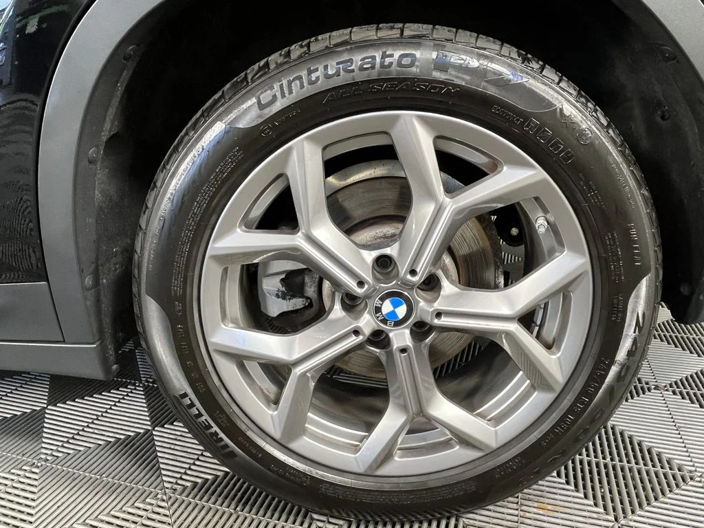 Used 2023 Black BMW xDrive30i image 13