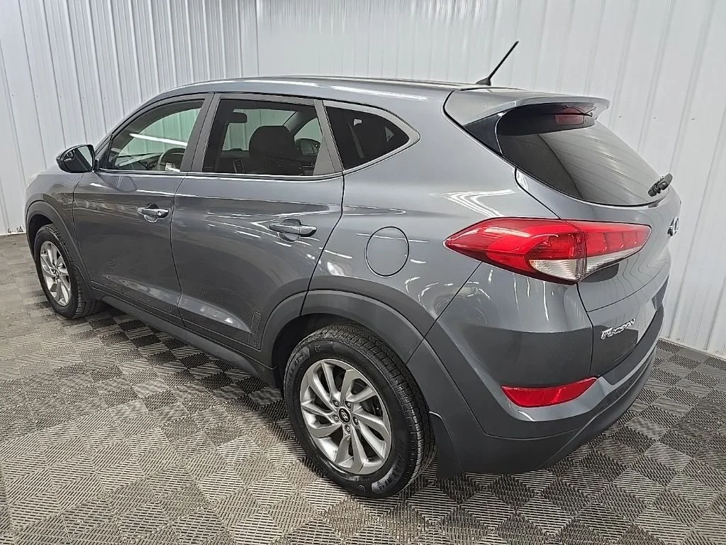 Used 2018 Gray Hyundai SE image 9