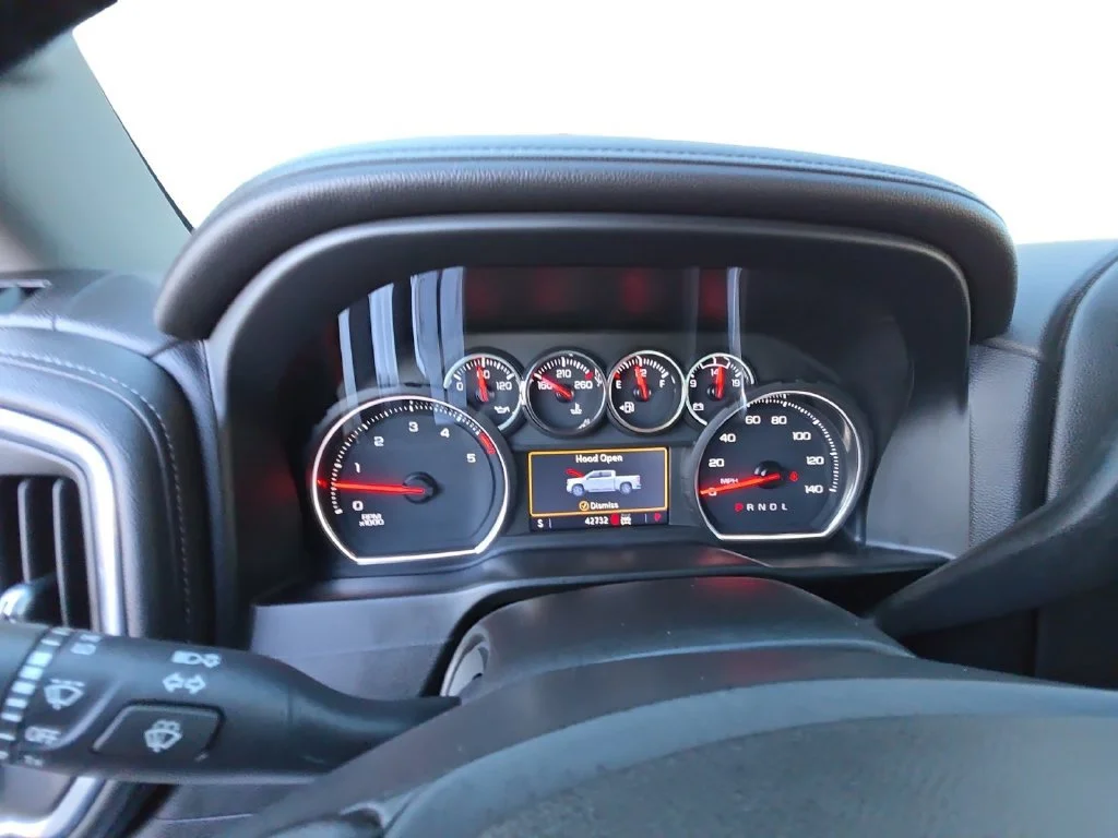 Used 2022 SILVER ICE METALLIC Chevrolet LTZ image 20