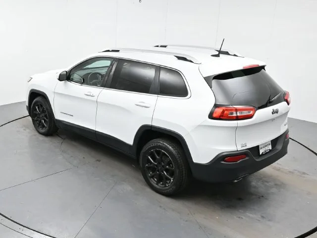 Used 2018 Bright White Clearcoat Jeep Latitude Plus image 36
