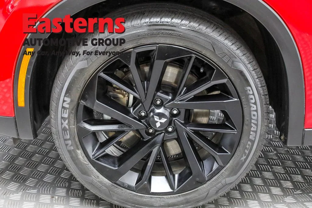 Used 2023 Red Mitsubishi SE image 32