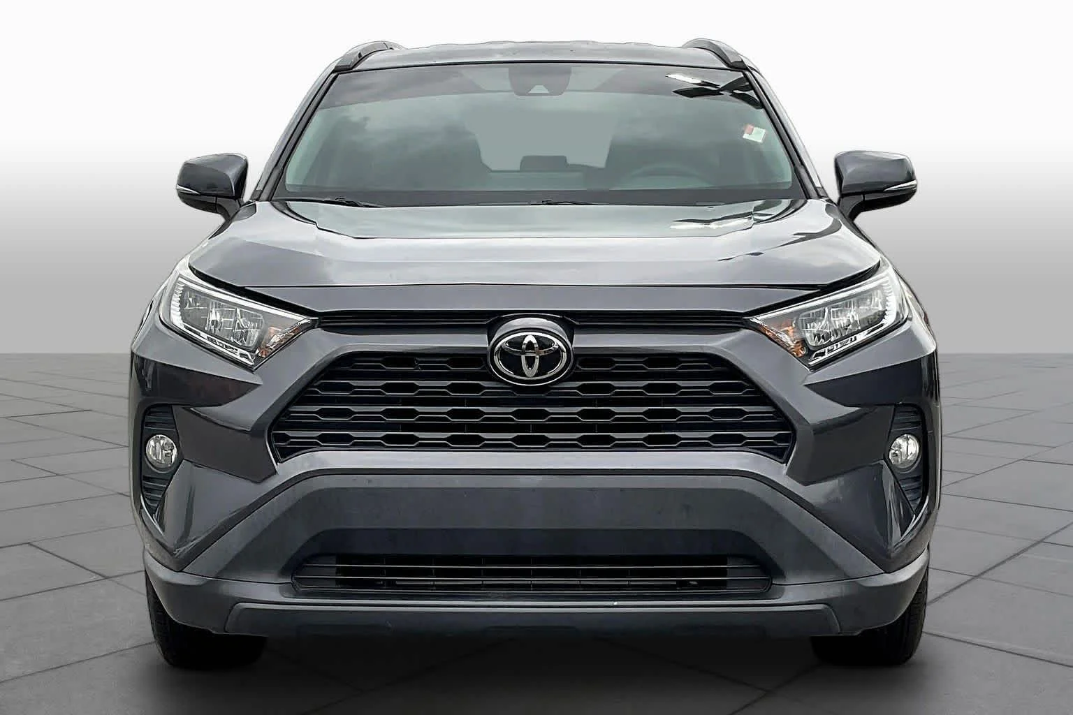 Used 2021 Magnetic Gray Metallic Toyota XLE image 4