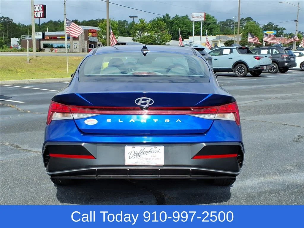 Used 2025 Blue Hyundai SEL Convenience image 17