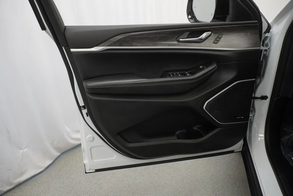 Used 2022 White Jeep 4xe image 45