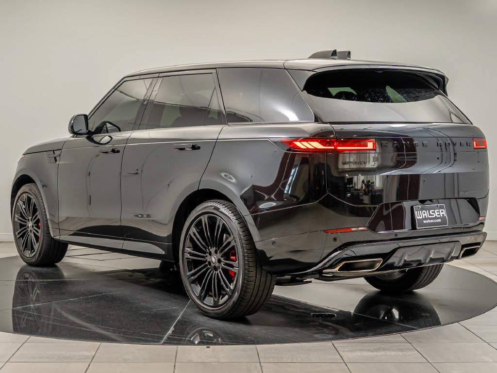 Used 2024 Black Land Rover Dynamic SE image 6