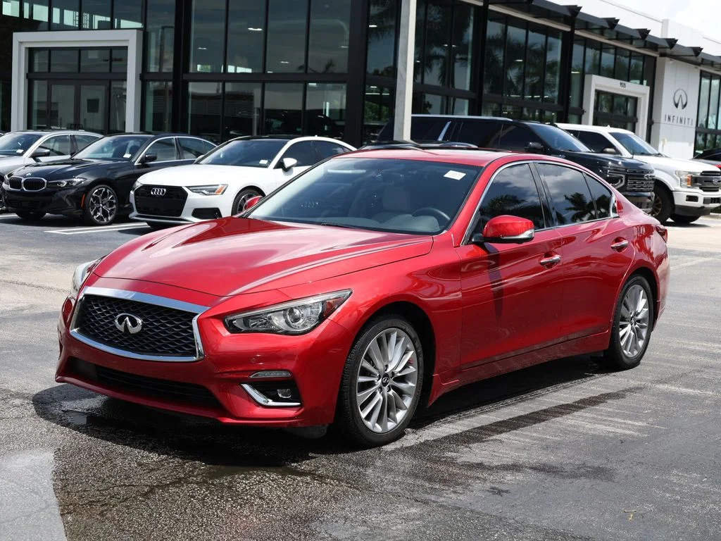 Used 2021 Red INFINITI 3.0t LUXE image 1