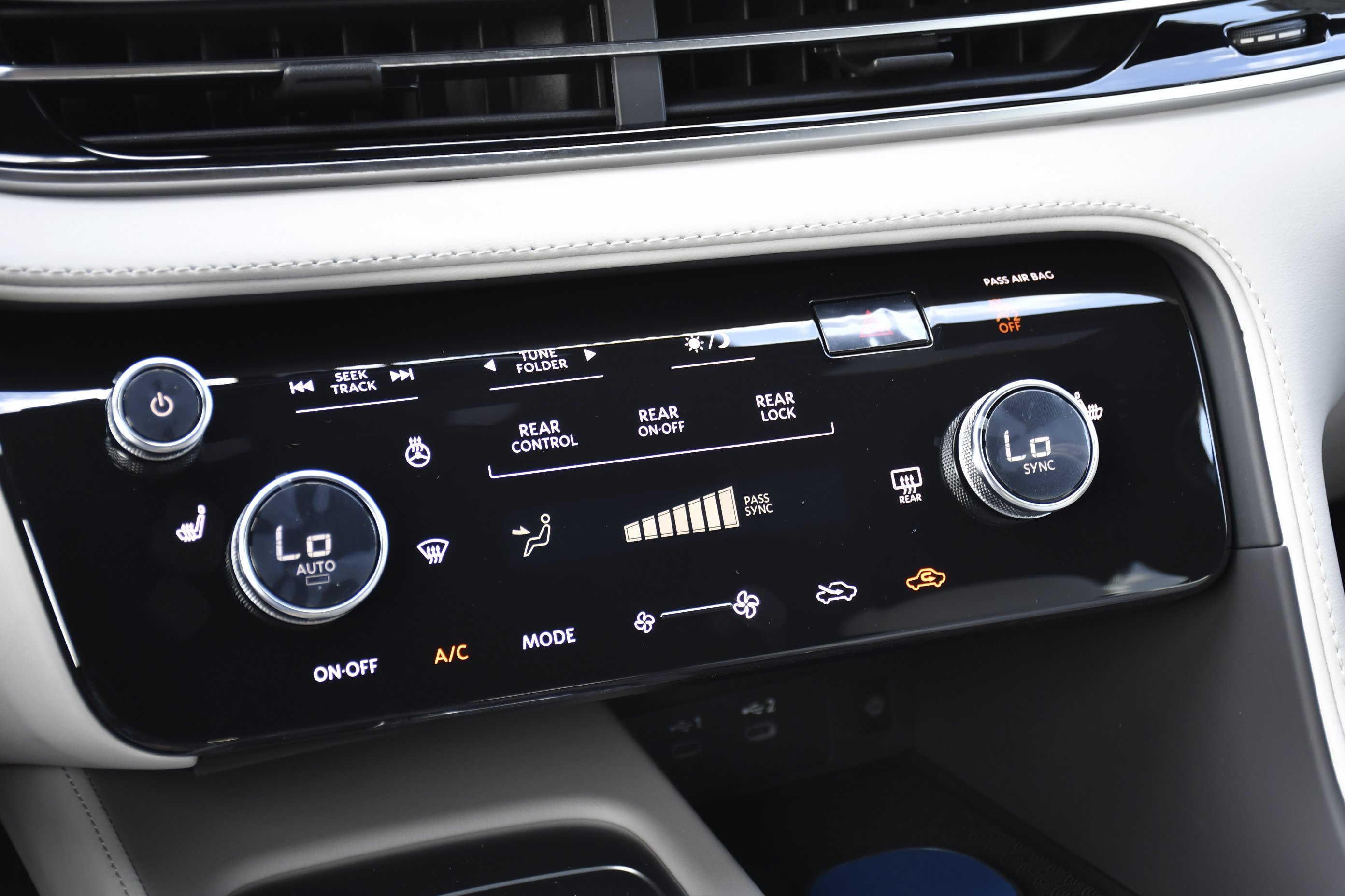 New 2027 GRAPHITE SHADOW INFINITI Luxe AWD image 17
