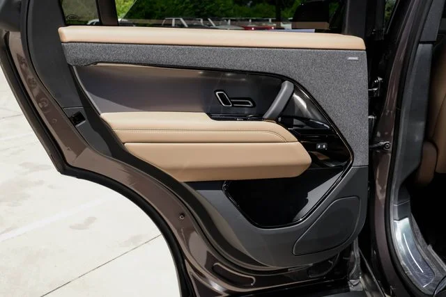 New 2026  Land Rover SE image 59