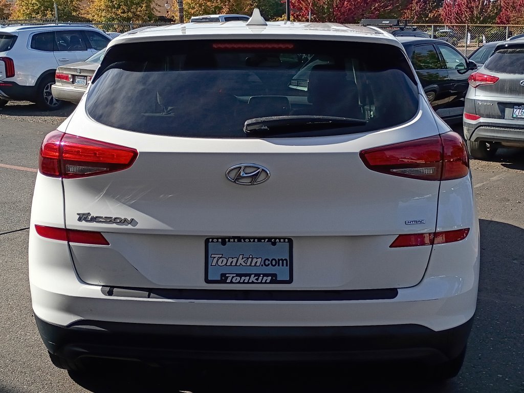 Used 2020 White Hyundai SE image 6