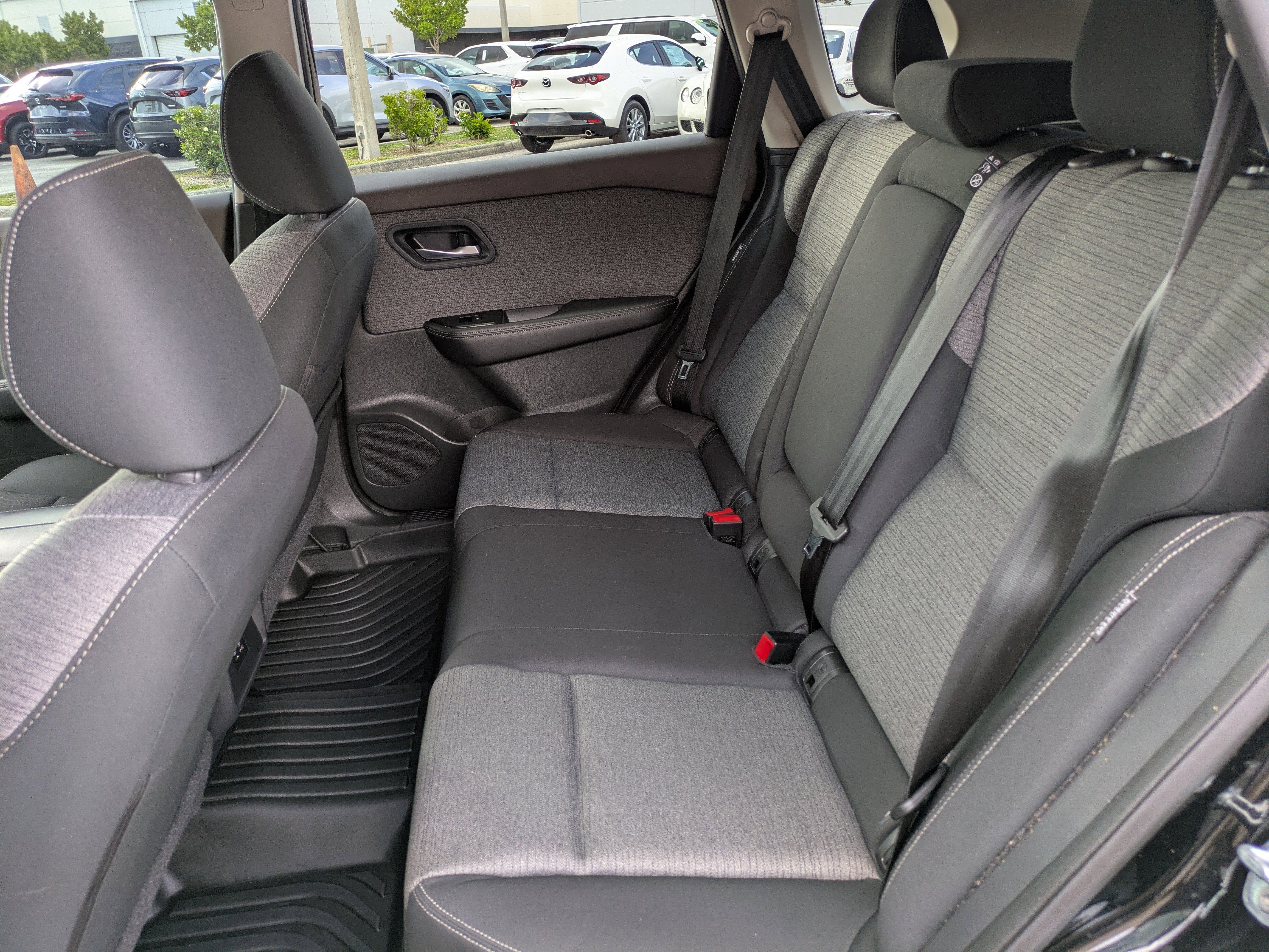 2023 Nissan Rogue SV - Photo 13