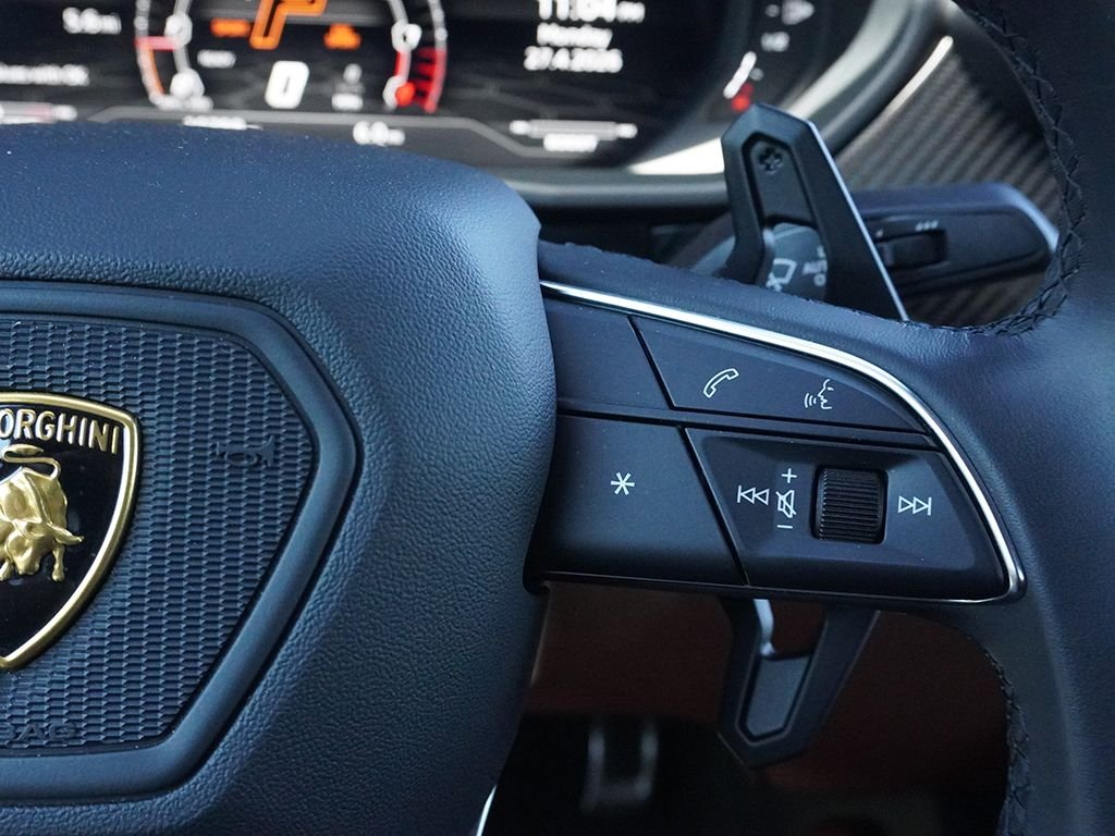 Used 2022 Black Lamborghini Base image 47
