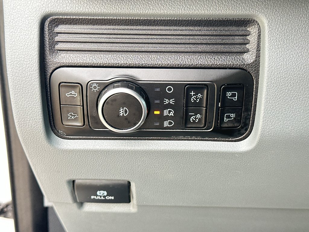 Used 2025 Oxford White Ford XLT image 26