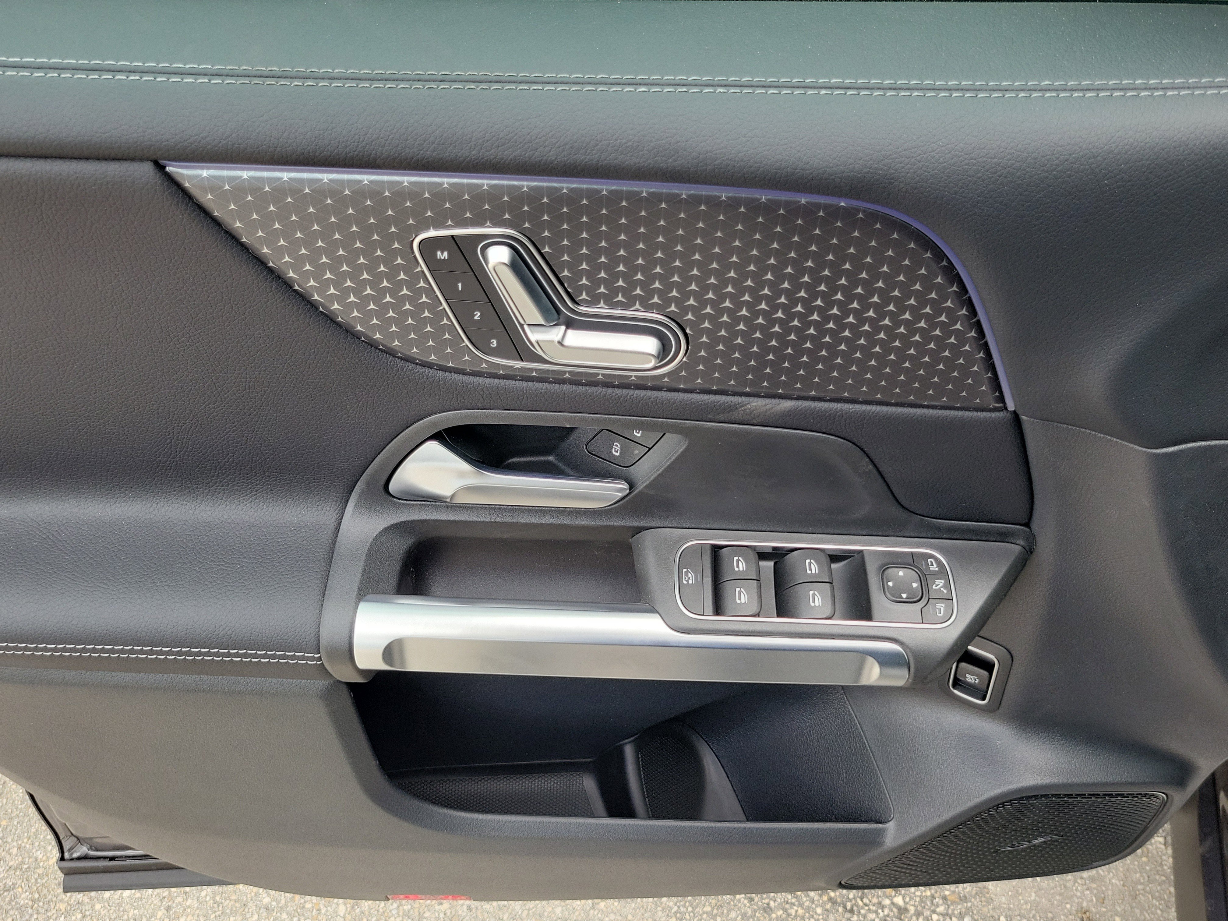 New 2026 Mountain Grey Metallic Mercedes-Benz GLB 250 image 49