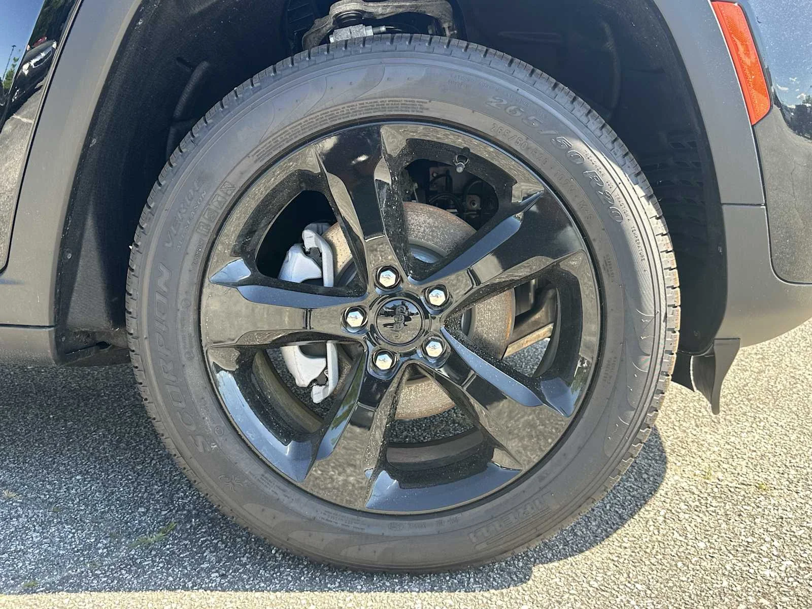 New 2026 Diamond Black Crystal Pearlcoat Jeep Limited image 12
