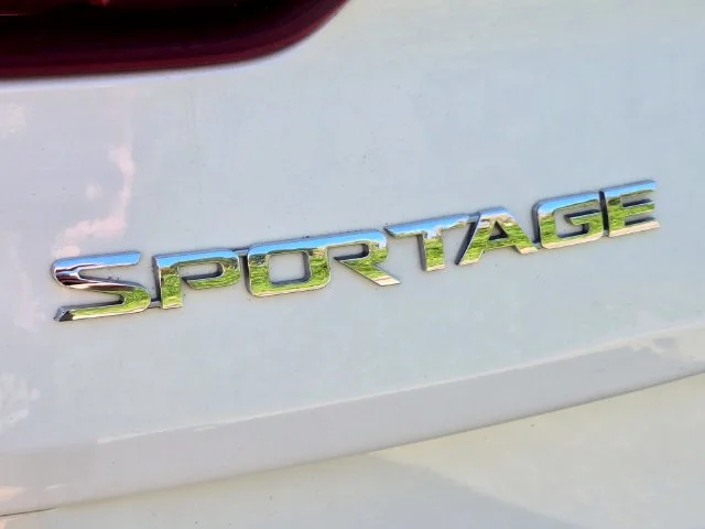 Used 2022 White Kia LX image 17