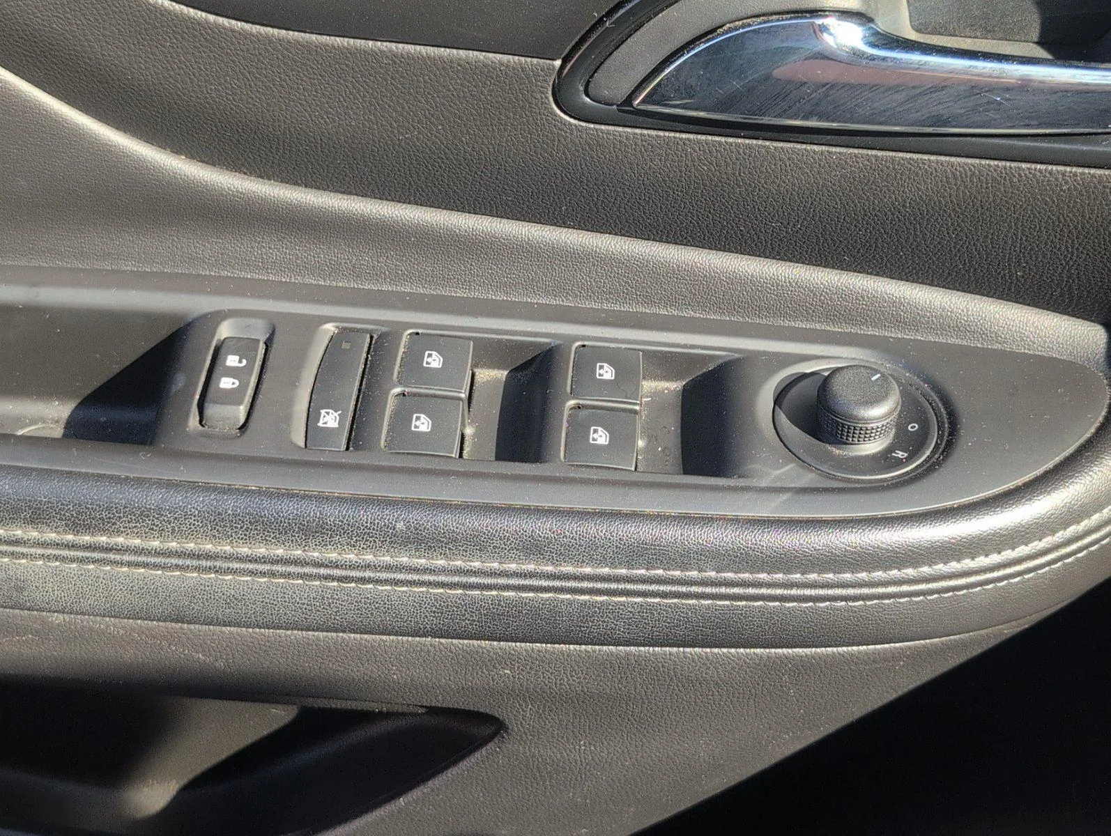 Used 2019 Includes (CM5) Black Carbon Metallic lower exterior accent color, Paint code W700S.) Buick Preferred image 20